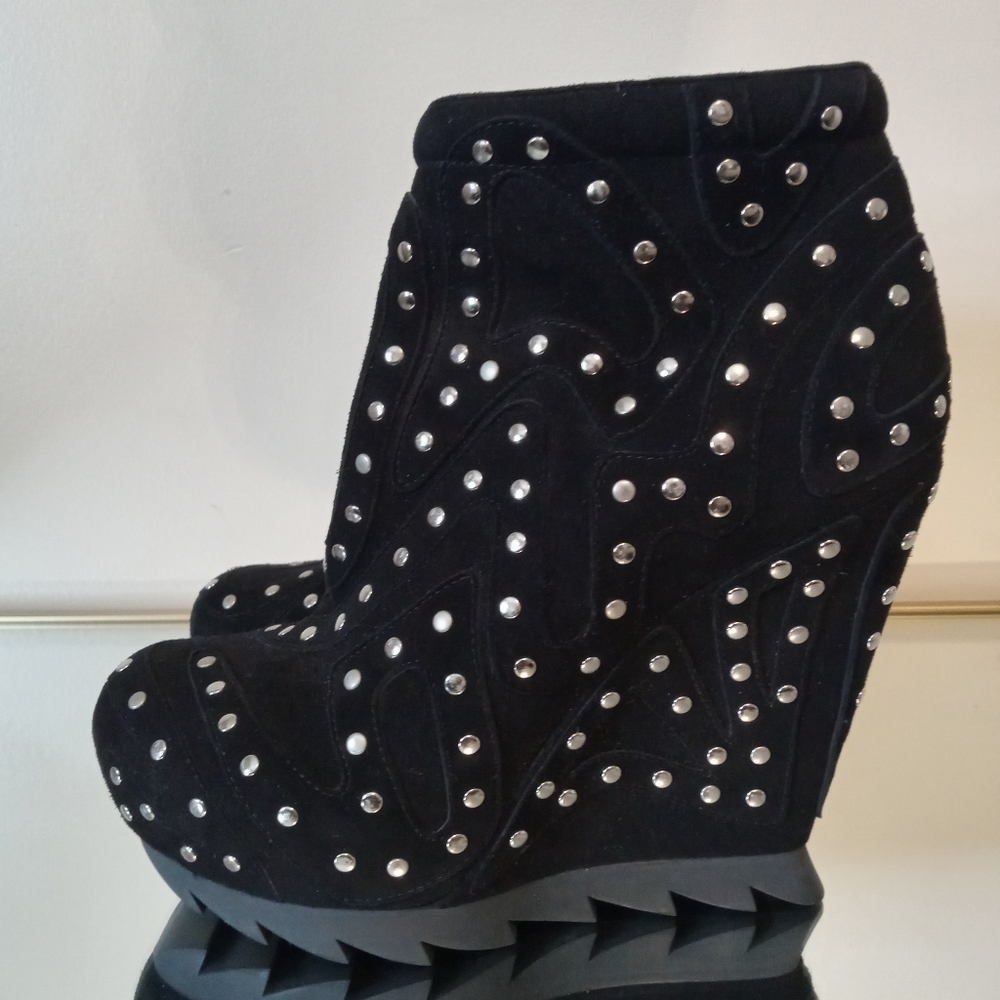 Camilla Skovgaard Black Suede Studded Wedge Ankle Boots - Picture 12 of 13